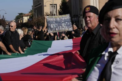 Thousands commemorate Italy's fascist dictator Mussolini