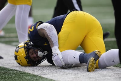 Michigan wearing Breast Cancer Awareness gear against Illinois 