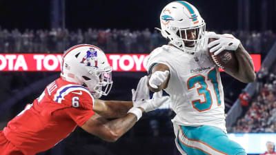 Miami Dolphins running back Raheem Mostert (31) runs with the ball during  the second half of