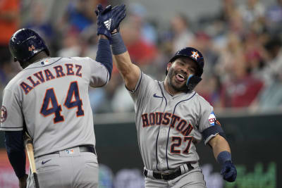 Astros' Jose Altuve nicked by pitch, stars booed in spring