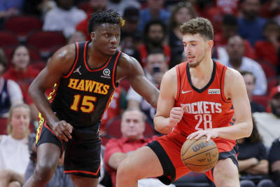 NBA: Hawks surprise Heat in Miami, grab hold of No. 7 seed in East