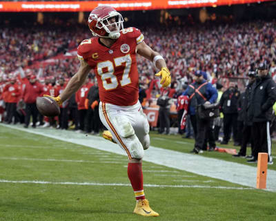 Chiefs star Travis Kelce shakes off an ankle injury with a key TD catch  after his brief absence