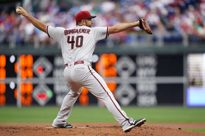 Madison Bumgarner gets 1st win in final start for D-backs against