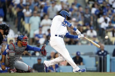 Cody Bellinger drives in the game-winning run in the top of the