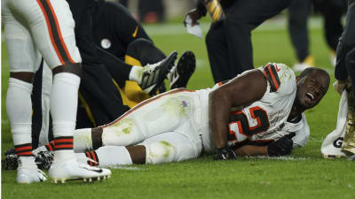 Nick Chubb's Halloween game on 'Monday Night Football' includes 2 TDs,  highlight hurdle