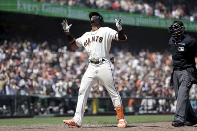 Pederson hits 3 HRs, drives in 8 as Giants stun Mets 13-12