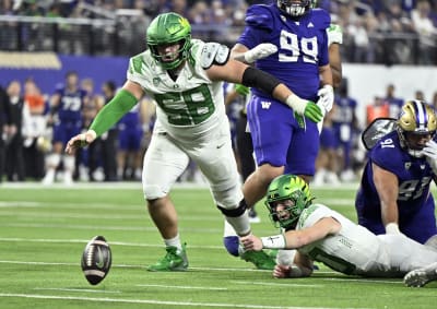 No. 3 Washington rallies to beat No. 5 Oregon 34-31 and secure playoff spot  - OPB