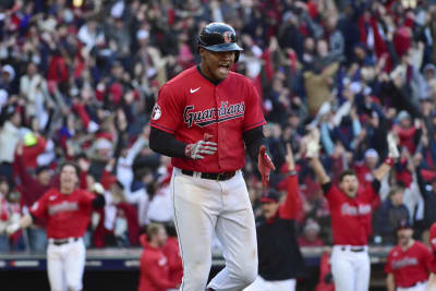 Francisco Lindor beats Astros' mascot in duel