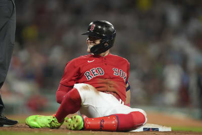 Devers breaks tie in 6-run 8th, Red Sox beat Reds 8-2 to avoid sweep