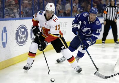 NHL free agency: Devils sign Palat, Capitals add Strome