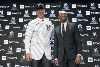 Lot Detail - Yankee Captains Don Mattingly and Graig Nettles