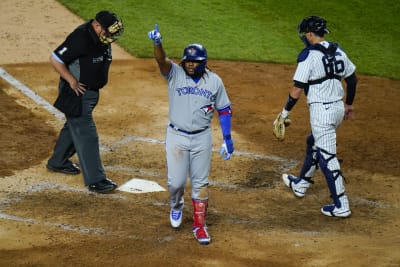 Jays' Guerrero hits 3 HRs vs Yanks despite bloodied hand