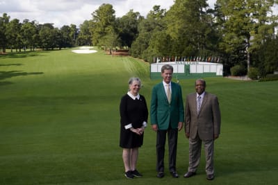 Masters honors Lee Elder with scholarship and a tee shot