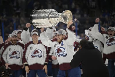 Avalanche fans ready to get 2022 Stanley Cup Final merchandise