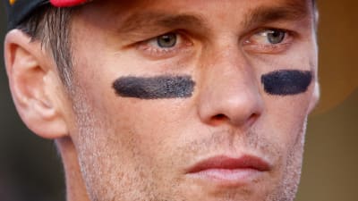 Brady, Bucs push for playoffs against struggling Cardinals