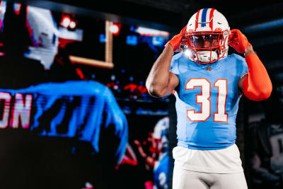 Houston Cougars unveil Oilers-inspired football uniforms