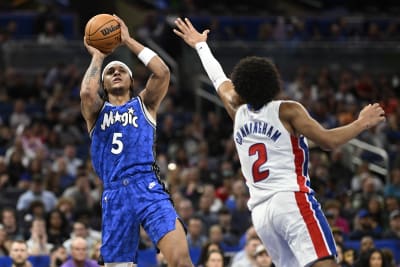 Amid controversy, Knicks edge Pistons on late layup