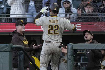 Juan Soto hits a 3-run homer in the ninth, and Padres rally to