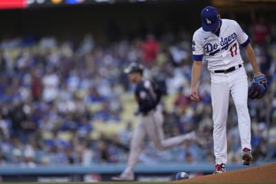 Los Angeles Dodgers' Justin Turner (21) stands at first base