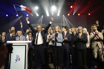 Far-right Le Pen campaigns as French 'voice of the people