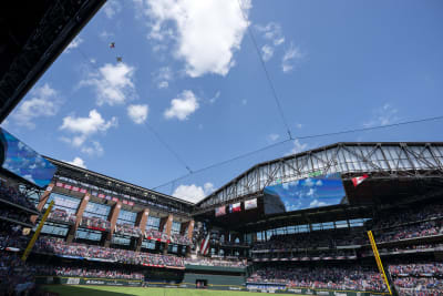 Rangers played with Globe Life Field's roof open and the results weren't  exactly what they had in mind