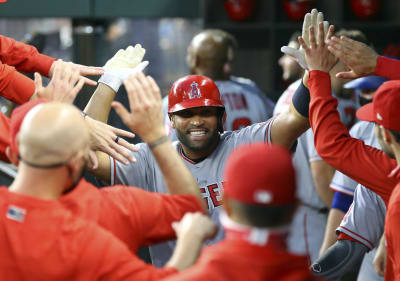 Pujols welcomed by thousands of Angels fans