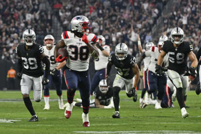 Las Vegas Raiders defensive end Malcolm Koonce (51) plays against the New  England Patriots during an NFL preseason football game, Friday, Aug. 26,  2022, in Las Vegas. (AP Photo/John Locher Stock Photo - Alamy