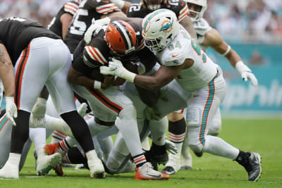 Miami uses scores before, after half to take control against Browns