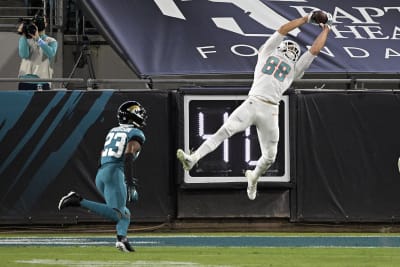 Fitzpatrick handles Jaguars again as Dolphins get first win