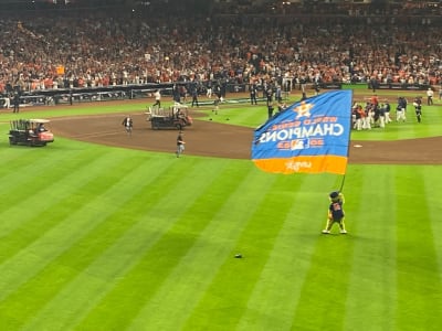 The @astros won — best night 💕🙌 Shop the Astros on @fanatics & Minute  Maid Park 🙌🏟️⚾️