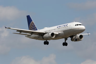 United flight makes emergency landing in Florida after warning