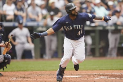 Raleigh homers, drives in 3 as M's rally past Royals