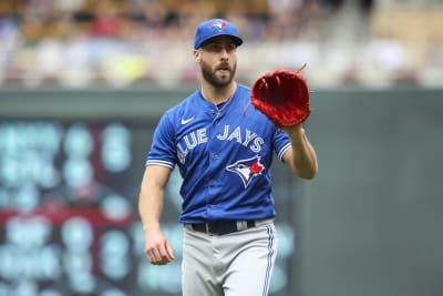 Springer hurts hand, Blue Jays finish sweep of White Sox 8-0