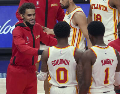 Hawks star Trae Young returns to game after blow to the face from Julius  Randle