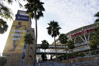 Mariners vote unanimously to postpone game against Padres in