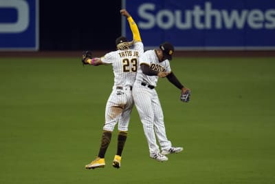 Fernando Tatis Jr. WILD 9th Inning 3-RUN HOMER, ties game in