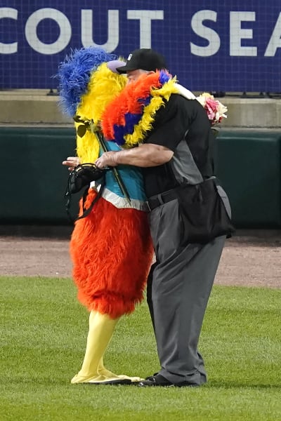 MLB umpire Joe West, at last, is retiring - Bleed Cubbie Blue