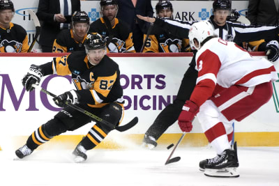 Jake DeBrusk scores twice as Bruins edge Penguins at Winter Classic 