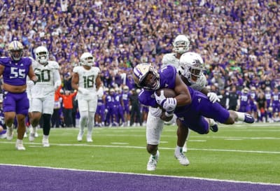 Oregon's Jordan James scores 10-yard rushing touchdown giving Ducks a 33-29  lead over Washington