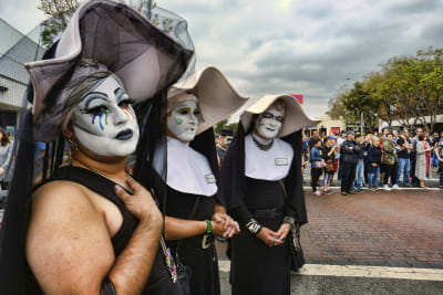 Kershaw disagrees with Dodgers' decision to reinstate gay 'nun' group for  Pride Night award