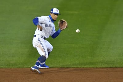 DeGrom, in NYPD hat, backed by 10-run 4th, Mets rout Jays