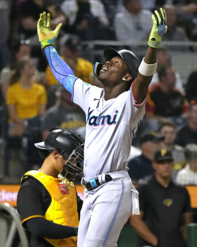 Marlins stay perfect in 1-run games, down Cubs 7-6