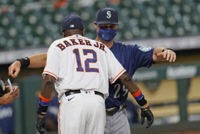 Dusty Baker wins debut, Astros top Mariners on opening day