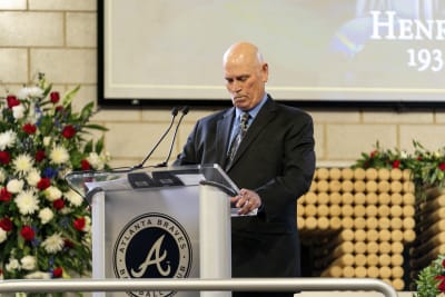 Dusty Baker, Hank Aaron's teammate for 7 seasons, honors him during  memorial service 