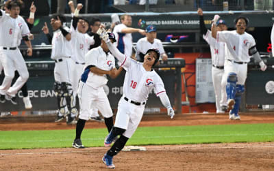 World Baseball Classic players get artsy with custom cleats