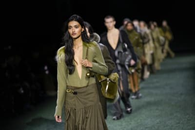 84 Looks From Burberry Fall 2018 LFW Show – Burberry Runway at