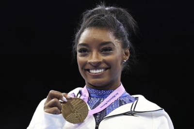 Simone Biles wore Athleta coat to Green Bay Packers game at Lambeau