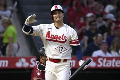 Say cheese: Ohtani body double finds way into Angels' team photo