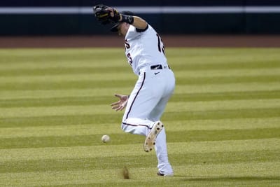 Nick Ahmed, D-backs shortstop, to undergo MRI on right shoulder