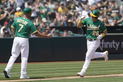 Yankees' 13-game win streak ends in 3-2 loss to Athletics